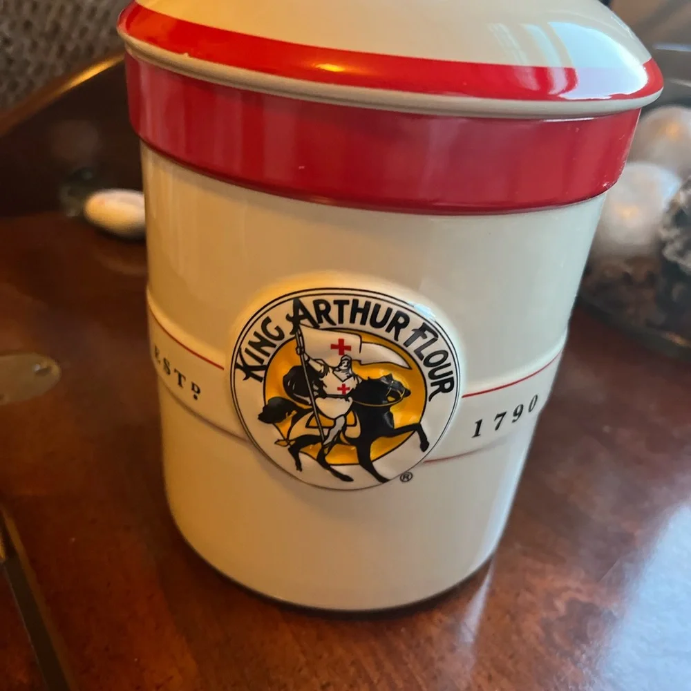 King Arthur Flour 1 Quart Ceramic Collectable Canister with Lid